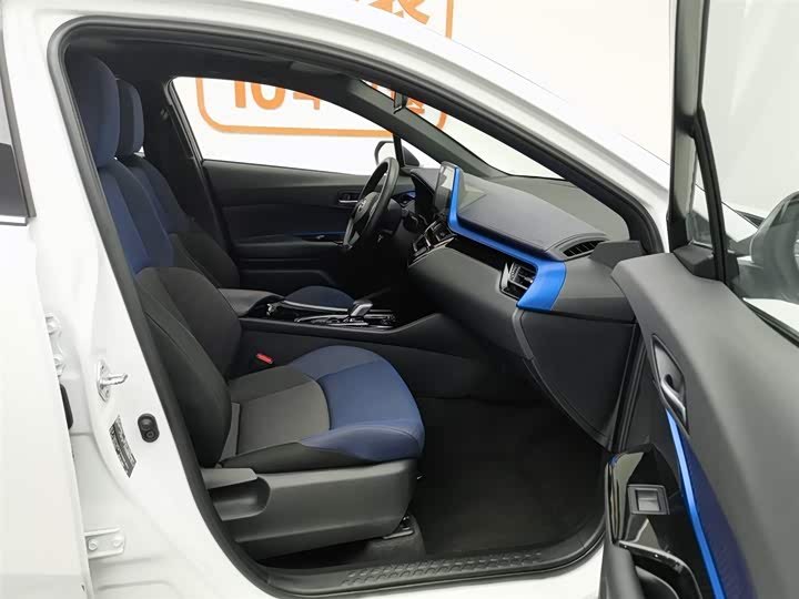 Фото 23 - Toyota C-HR EV