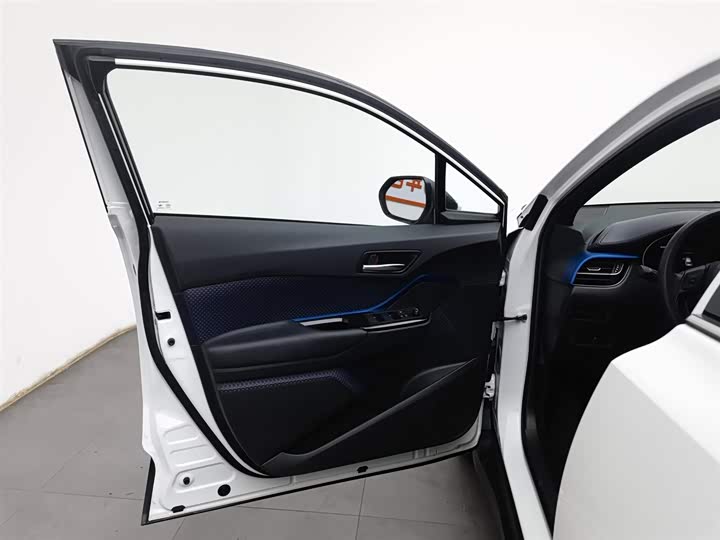 Фото 8 - Toyota C-HR EV