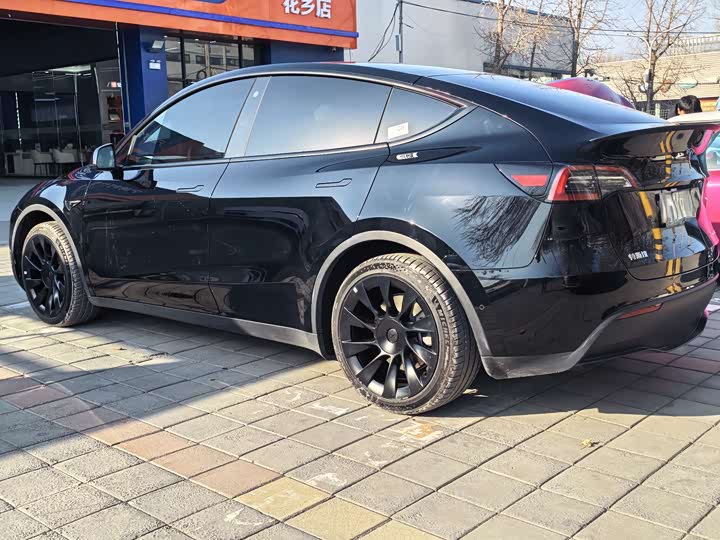 Фото 12 - Tesla Model Y