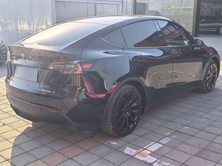 Фото 13 - Tesla Model Y