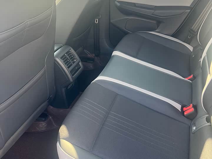 Фото 10 - Volkswagen Golf