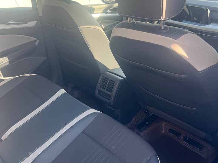 Фото 13 - Volkswagen Golf