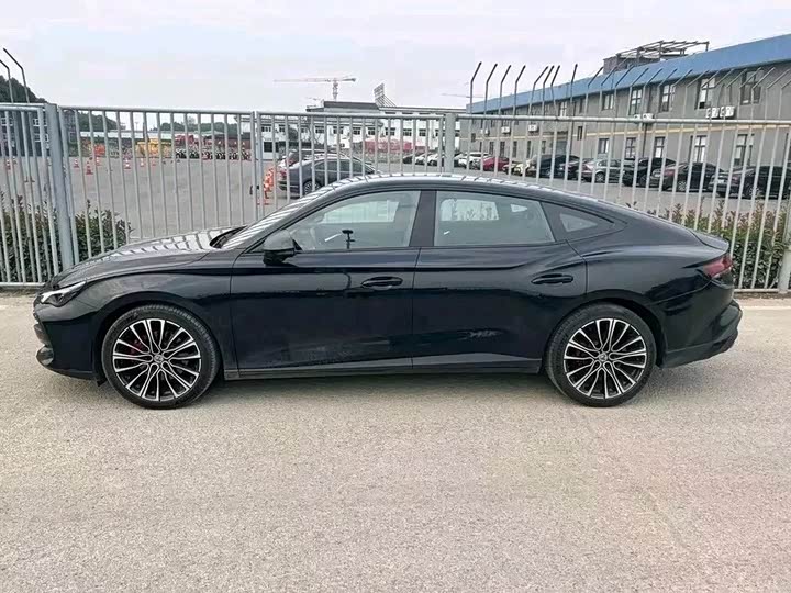 Фото 11 - MG Motor 7