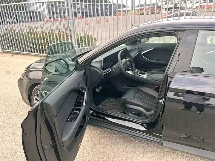 Фото 7 - MG Motor 7