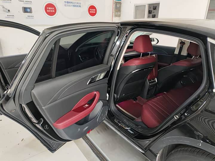 Фото 7 - Hongqi H5