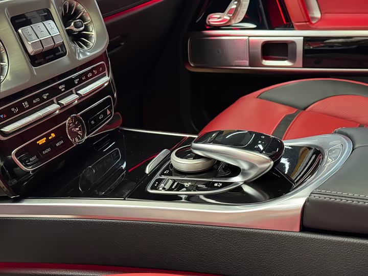 Фото 23 - Mercedes-Benz G-Class AMG