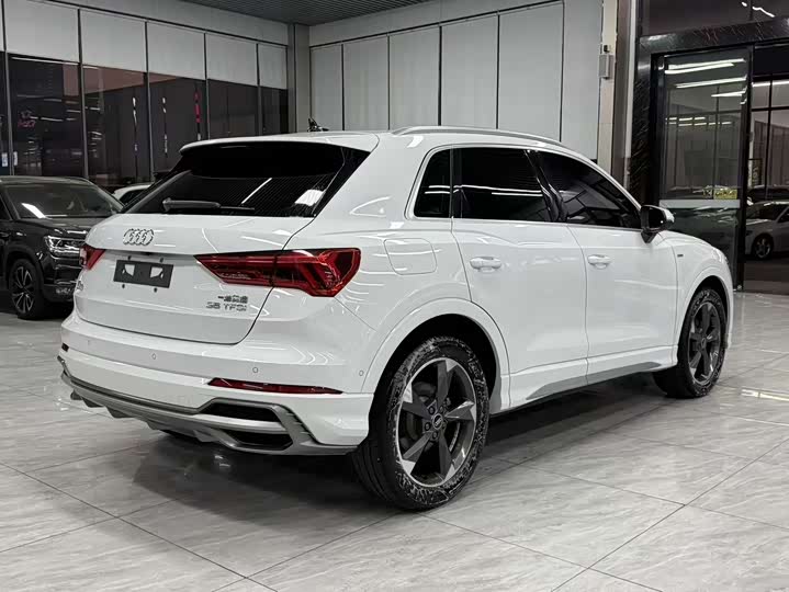 Фото 11 - Audi Q3