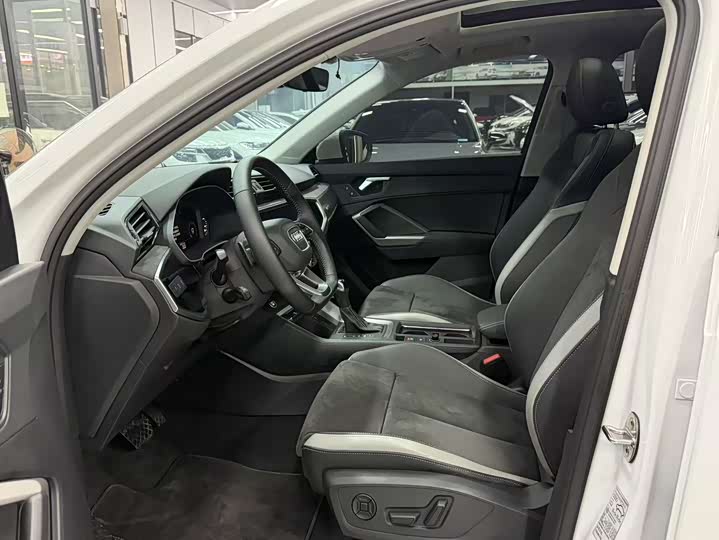 Фото 8 - Audi Q3