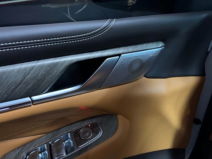 Фото 5 - Tank 500 Hybrid