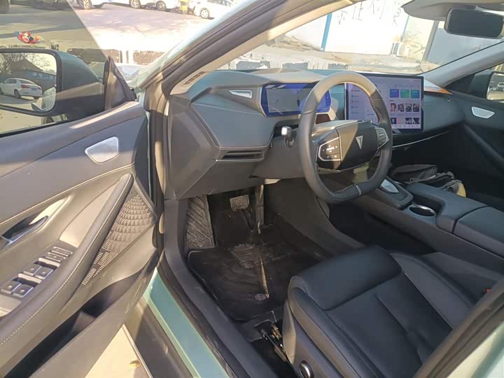 Фото 16 - Changan Deepal SL03