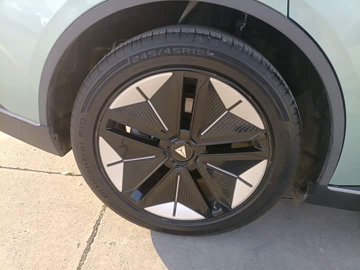 Фото 26 - Changan Deepal SL03