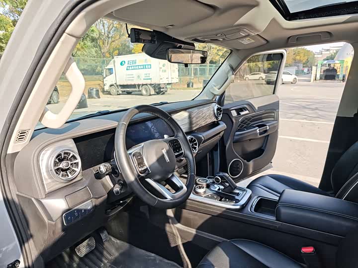 Фото 14 - Tank 300