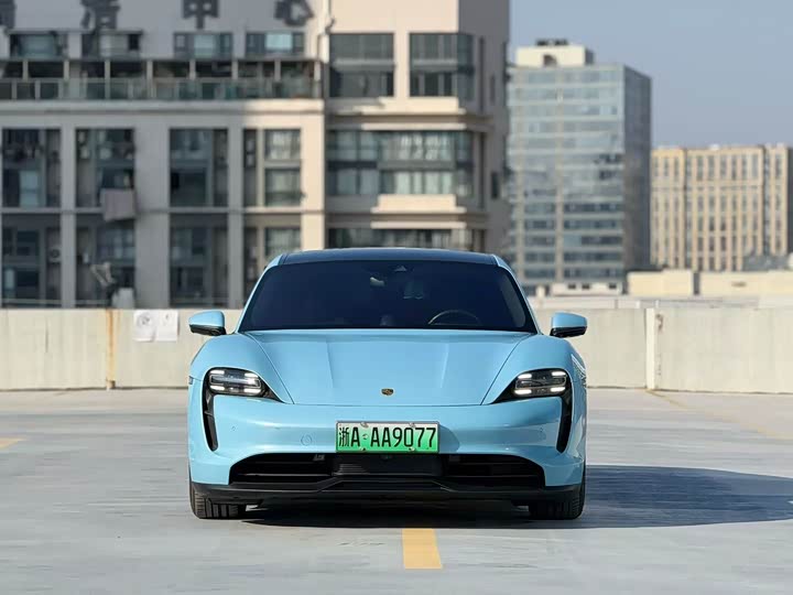 Фото 2 - Porsche Taycan