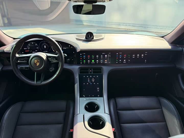 Фото 7 - Porsche Taycan