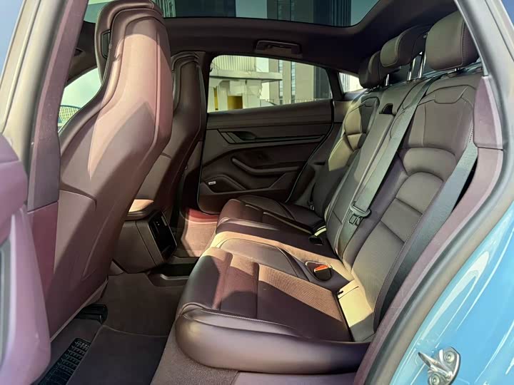 Фото 9 - Porsche Taycan