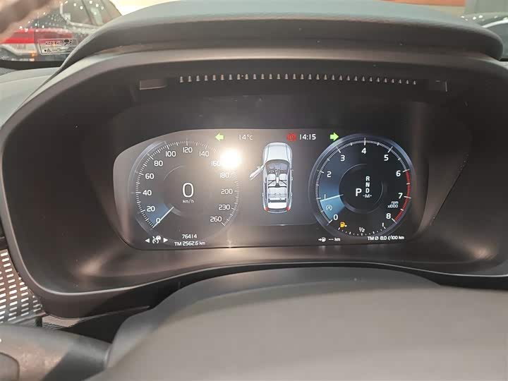 Фото 12 - Volvo XC40