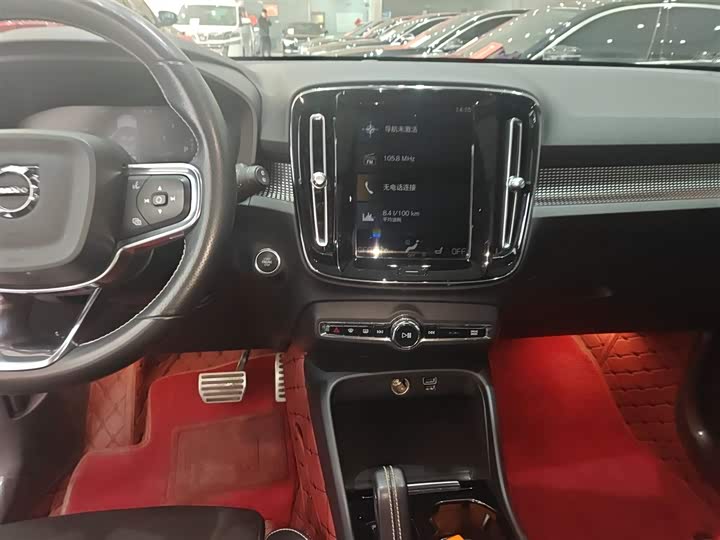 Фото 13 - Volvo XC40