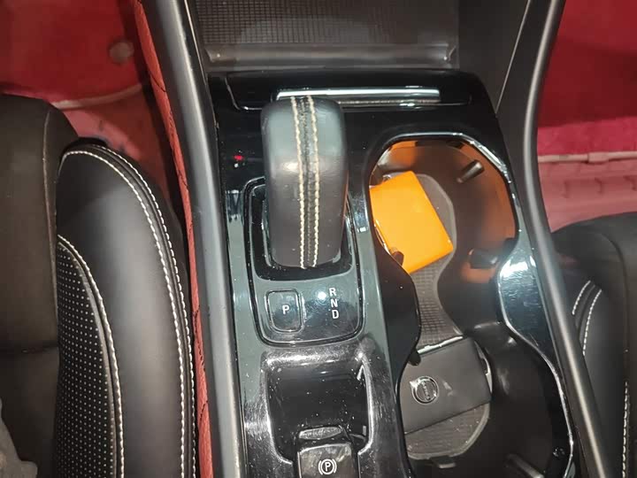 Фото 14 - Volvo XC40