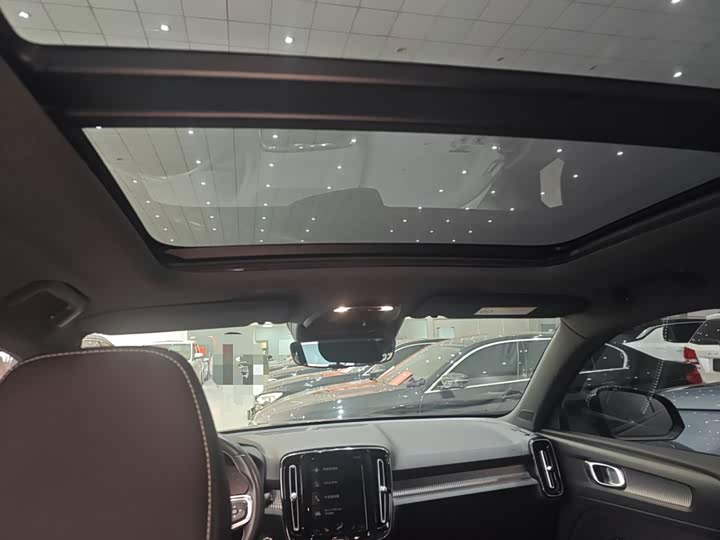 Фото 18 - Volvo XC40