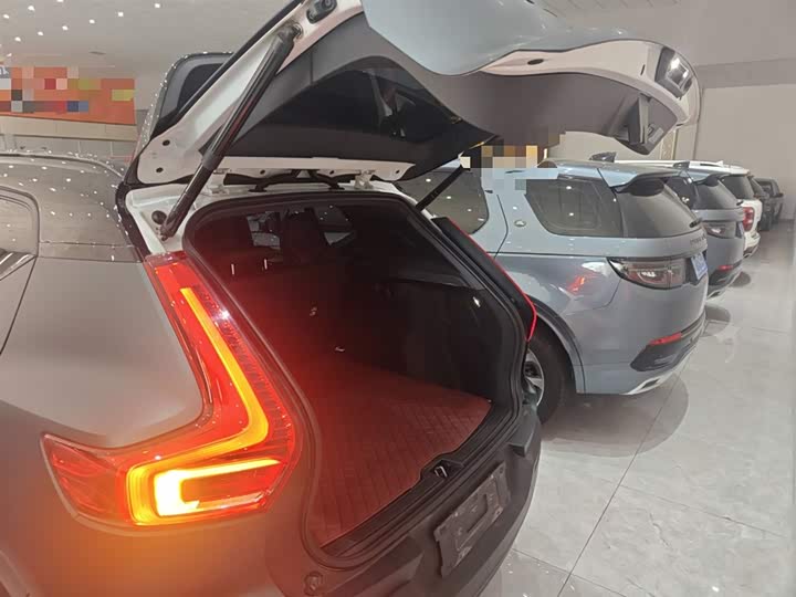 Фото 19 - Volvo XC40