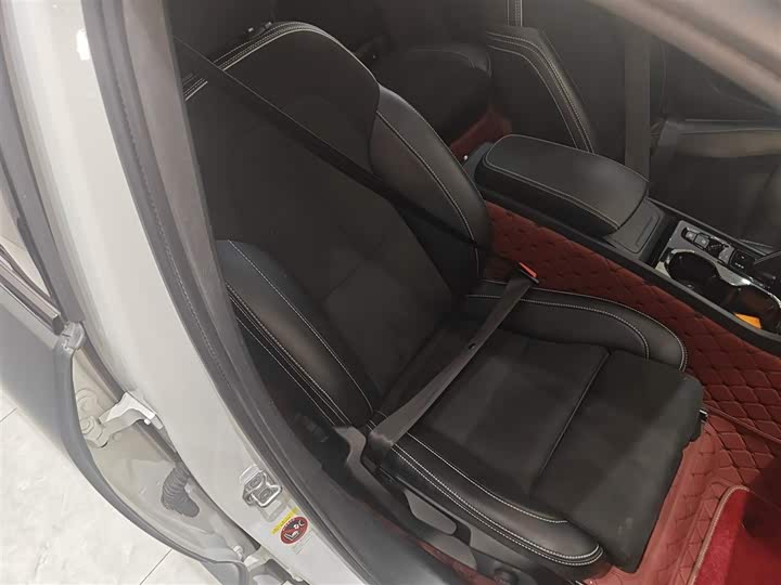 Фото 25 - Volvo XC40