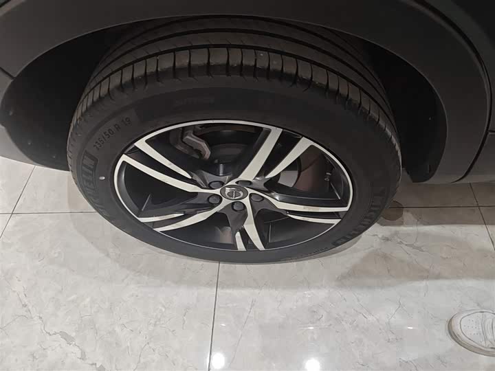 Фото 26 - Volvo XC40