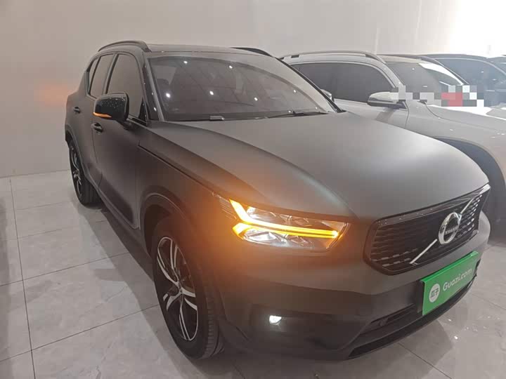Фото 4 - Volvo XC40