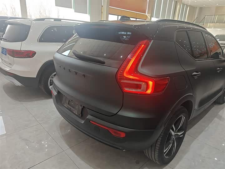 Фото 6 - Volvo XC40