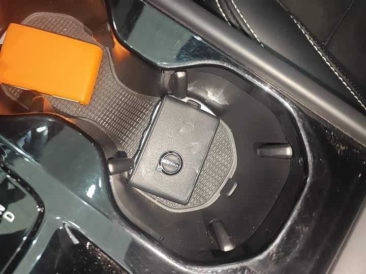 Фото 9 - Volvo XC40