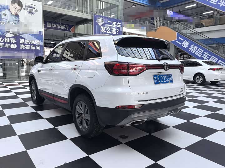 Фото 7 - Changan CS75