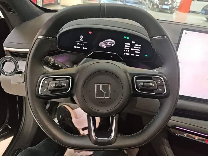 Фото 11 - Zeekr 001