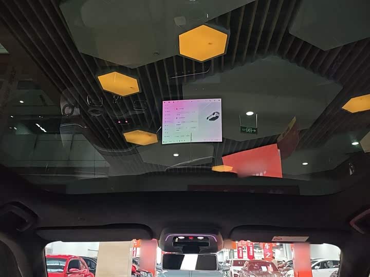 Фото 18 - Zeekr 001