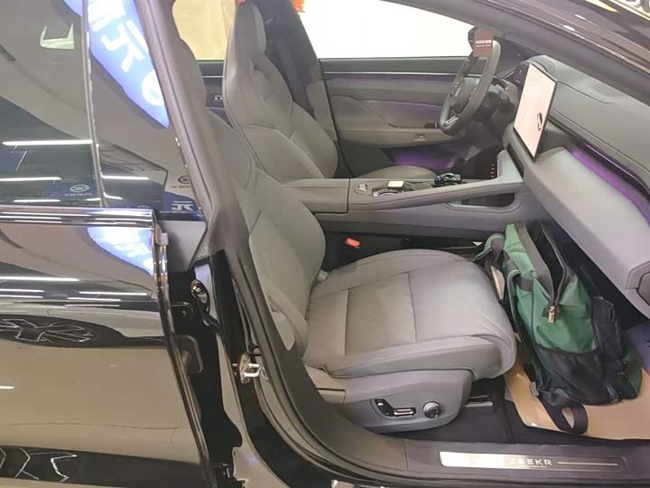 Фото 25 - Zeekr 001