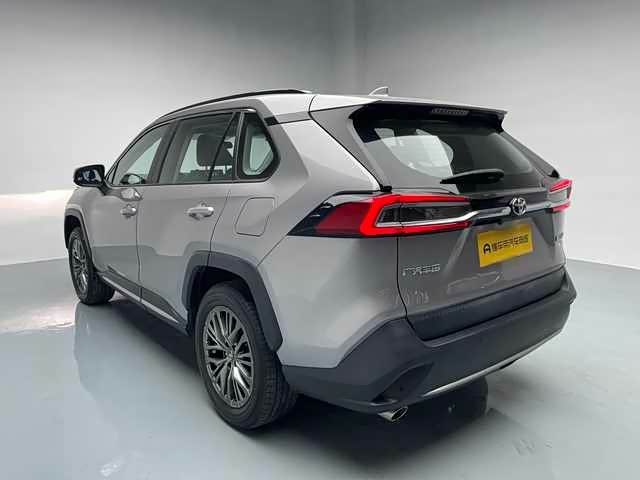 Фото 19 - Toyota Wildlander