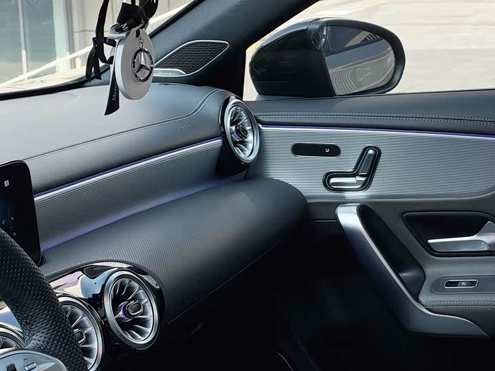 Фото 16 - Mercedes-Benz A-Class AMG