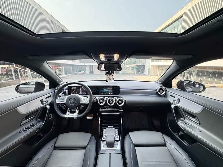 Фото 28 - Mercedes-Benz A-Class AMG