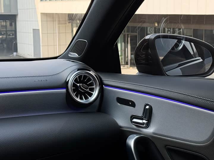 Фото 31 - Mercedes-Benz A-Class AMG