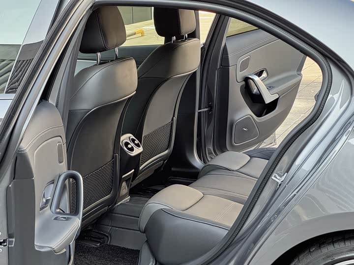 Фото 9 - Mercedes-Benz A-Class AMG