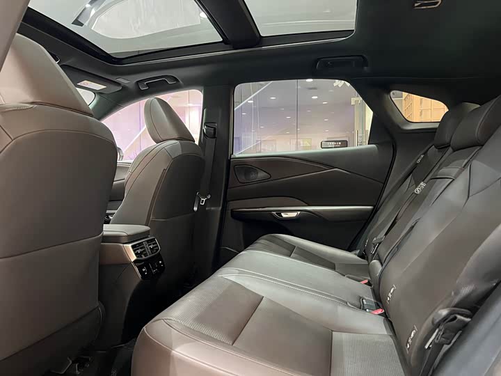 Фото 12 - Lexus RX