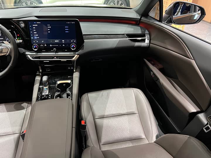 Фото 16 - Lexus RX