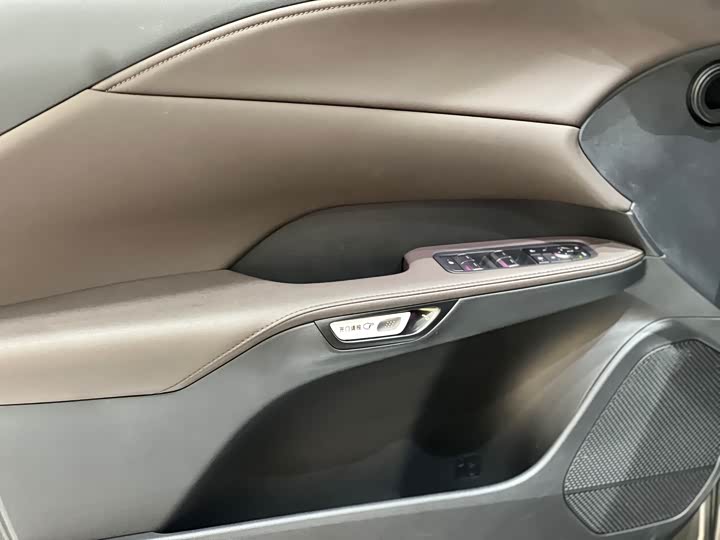 Фото 8 - Lexus RX