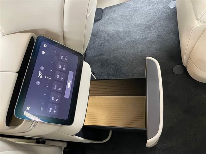 Фото 18 - Nio ES8