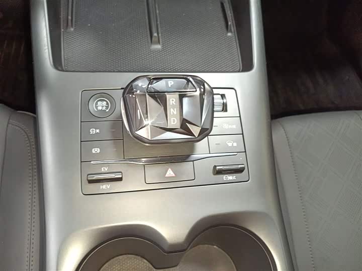 Фото 14 - BYD Qin Plus