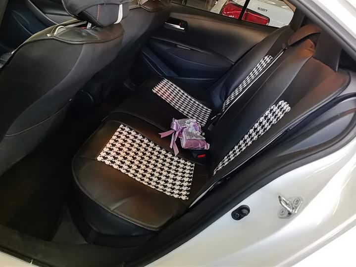 Фото 11 - Toyota Corolla