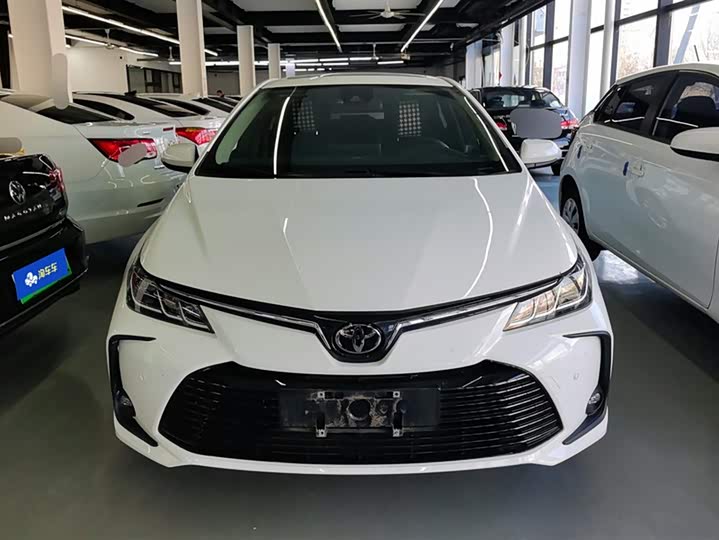 Фото 2 - Toyota Corolla