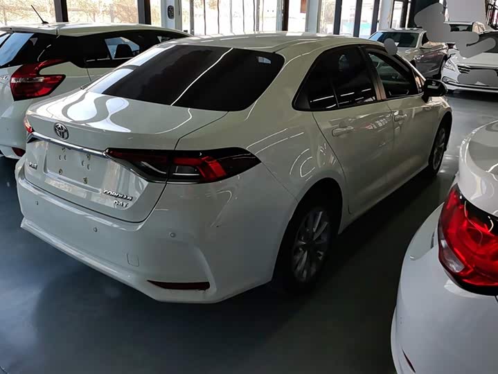 Фото 3 - Toyota Corolla