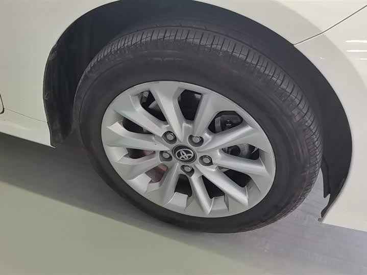 Фото 6 - Toyota Corolla