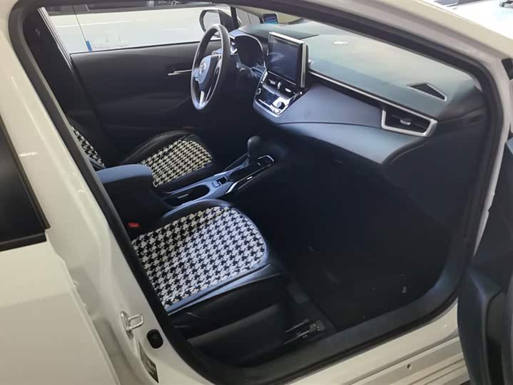 Фото 8 - Toyota Corolla