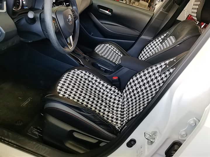 Фото 9 - Toyota Corolla