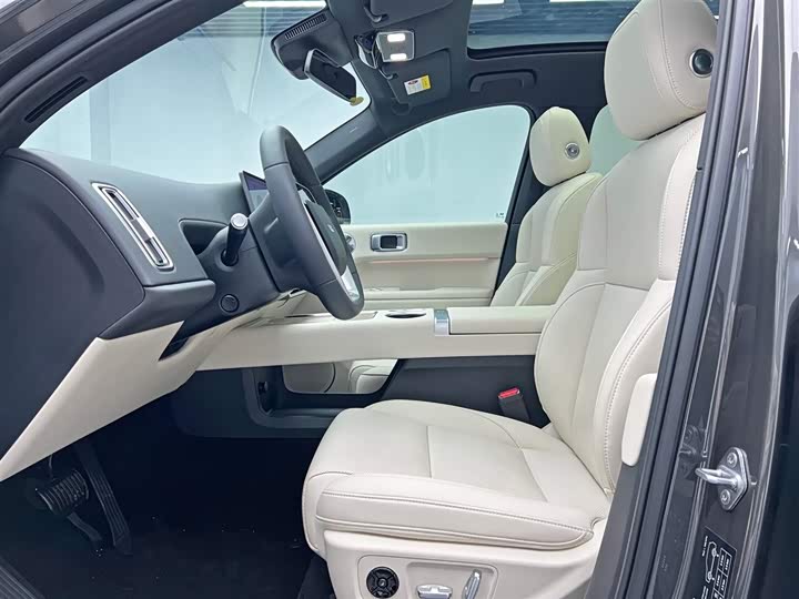 Фото 15 - LiXiang L6